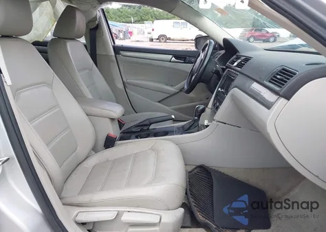 2015 Volkswagen Passat 1.8T Limited Edition z USA, uszkodzony, nr VIN 1VWAT7A35FC117073